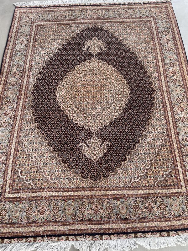 Persian Tabriz Mahi 202 x 157 cm - Image 3